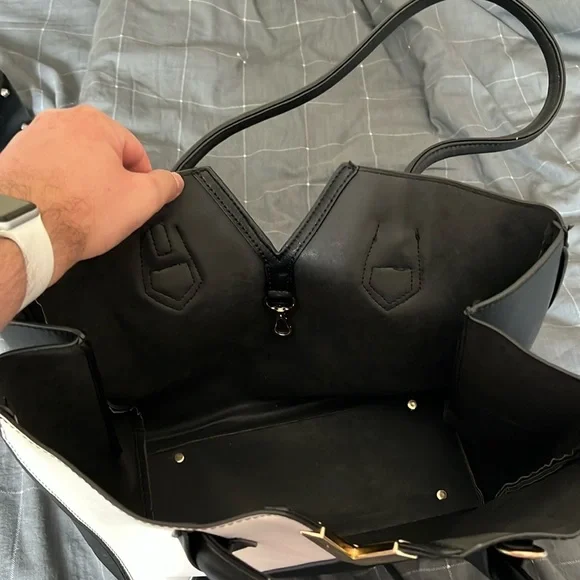 Black and White Structured Tote Bag with Gold Hardware - Picture 3 of 4
